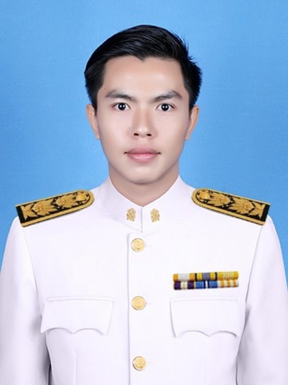 นายพีรพงษ์ ทองกลั่น